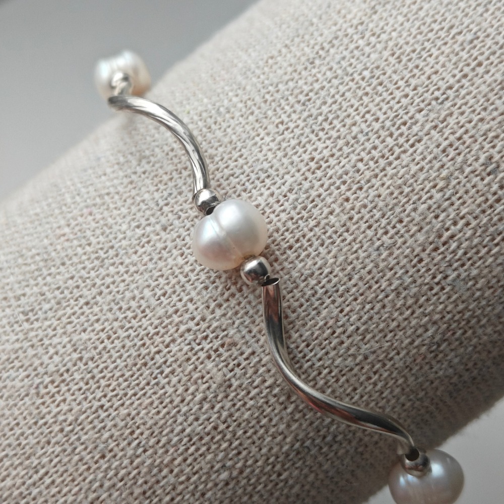 Silver Tone Wavy Bar Natural Pearl Stretch Bracelet Beaded Vintage Style White